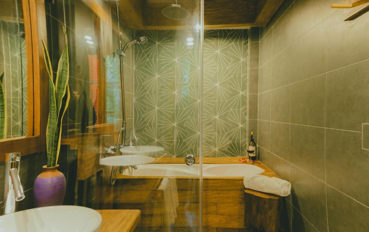 The Wooden Gate Hotel Xuan Son Exterior photo